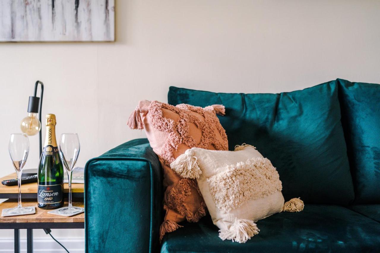 Charming 3-Bed Cottage In Chester, Ideal For Families & Workers, Free Parking - Sleeps 7 Ngoại thất bức ảnh