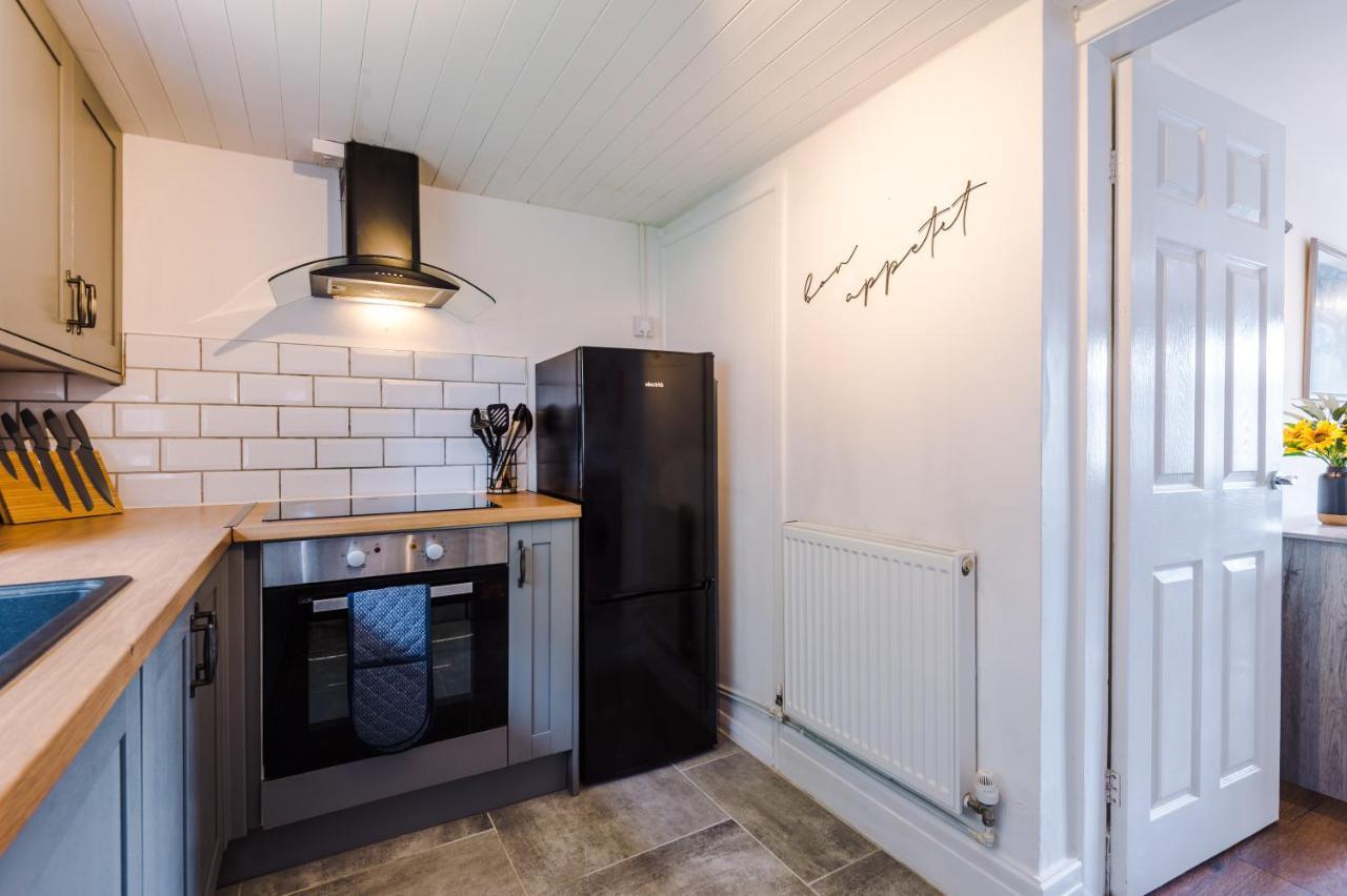 Charming 3-Bed Cottage In Chester, Ideal For Families & Workers, Free Parking - Sleeps 7 Ngoại thất bức ảnh