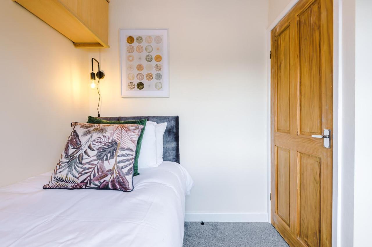 Charming 3-Bed Cottage In Chester, Ideal For Families & Workers, Free Parking - Sleeps 7 Ngoại thất bức ảnh